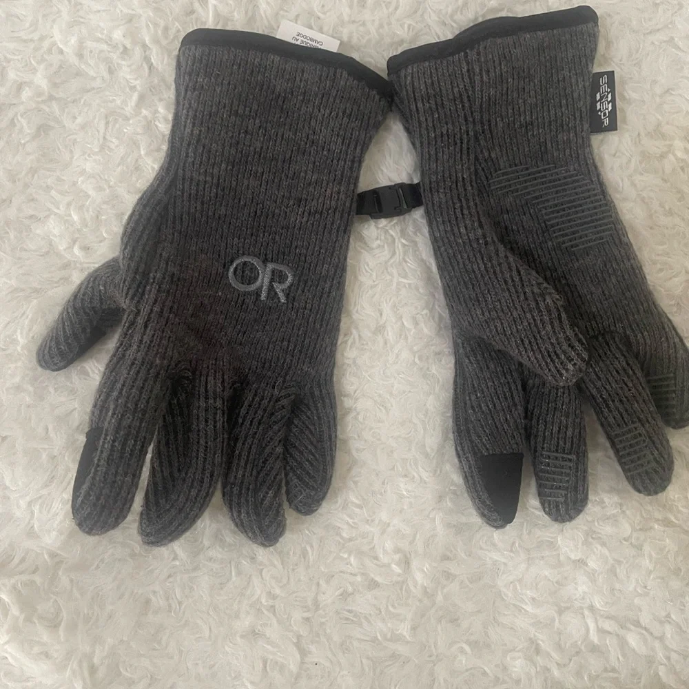 Gray Knit Gloves with Touchscreen Tips